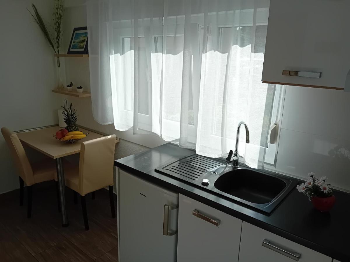 Apartment Nikol Pula Exterior photo