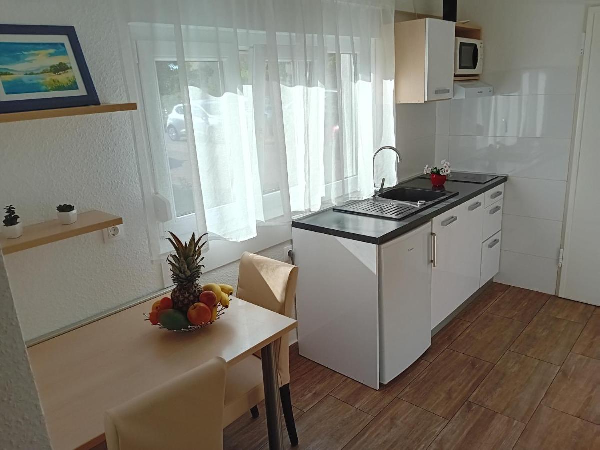 Apartment Nikol Pula Exterior photo